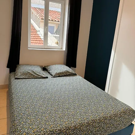 Freshly Tastefully Renovated In Heart Of Old Lägenhet *