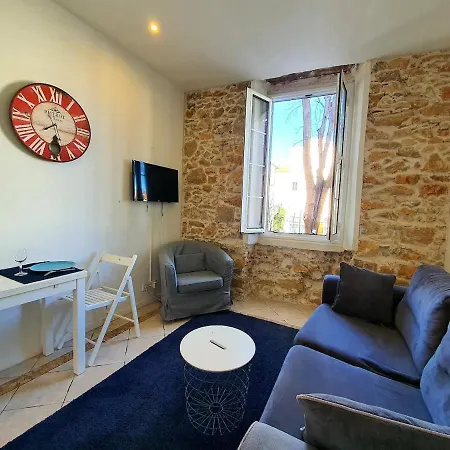 Apartment Freshly Tastefully Renovated In Heart Of Old *