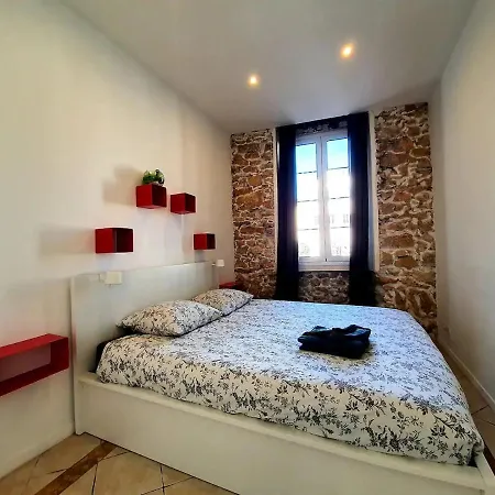 Freshly Tastefully Renovated In Heart Of Old Apartment *